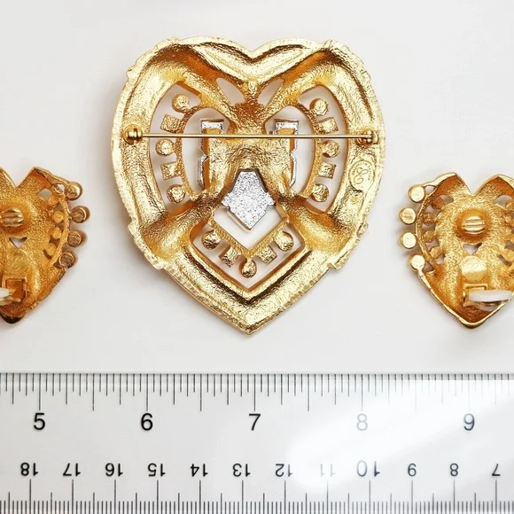 Hearts of Hollywood Set Elizabeth Taylor for AVON